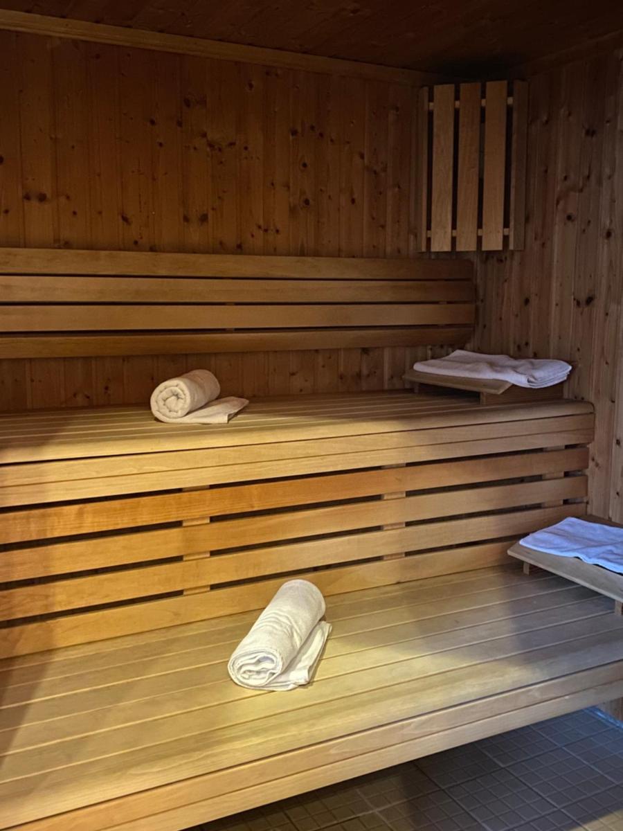 Photo de la galerie de l'établissement Contact hôtel - Hôtel Les Bleuets & SPA, à Honfleur