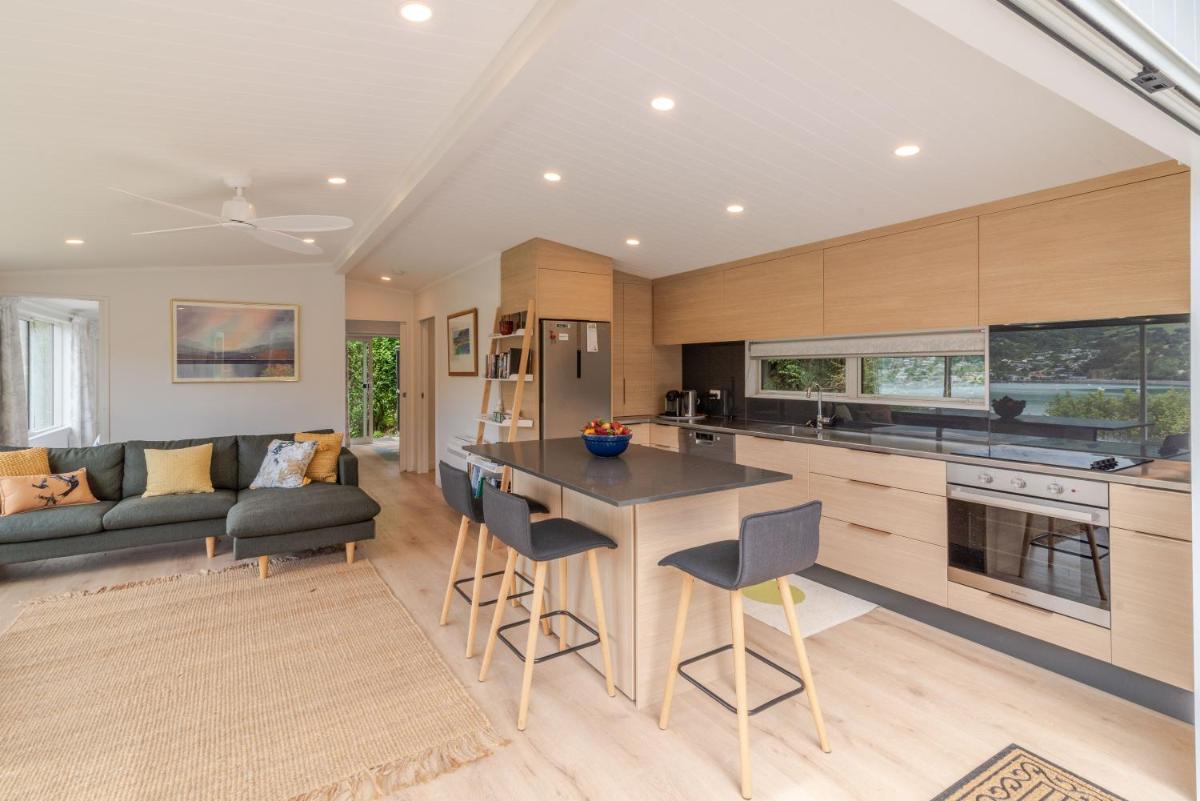 Otahuahua - Akaroa Holiday Home - Housity