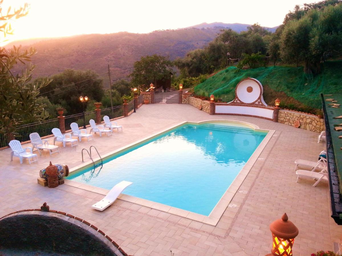 One bedroom appartement with sea view shared pool and enclosed garden at Reitano 5 km away from the beach - Housity