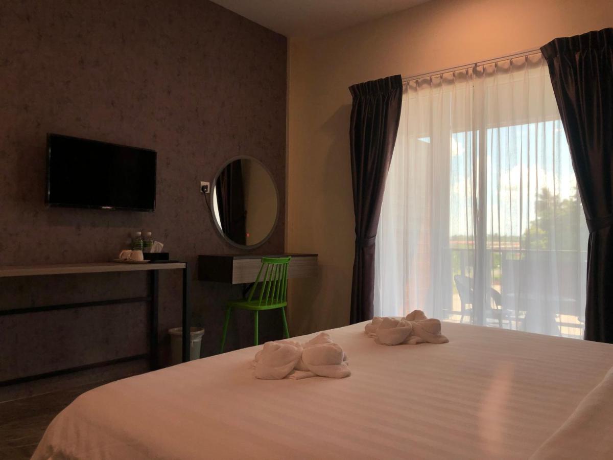 Wings Hotel - Housity