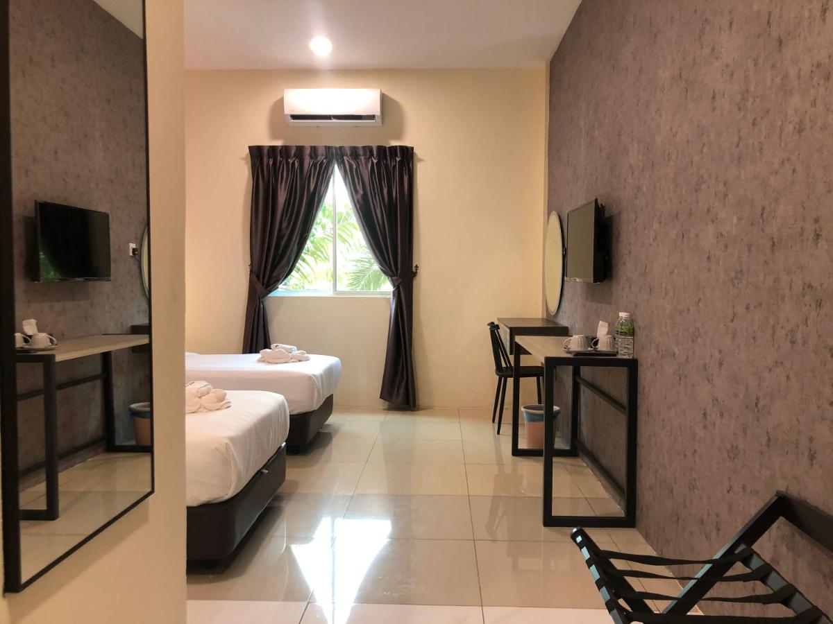 Wings Hotel - Housity