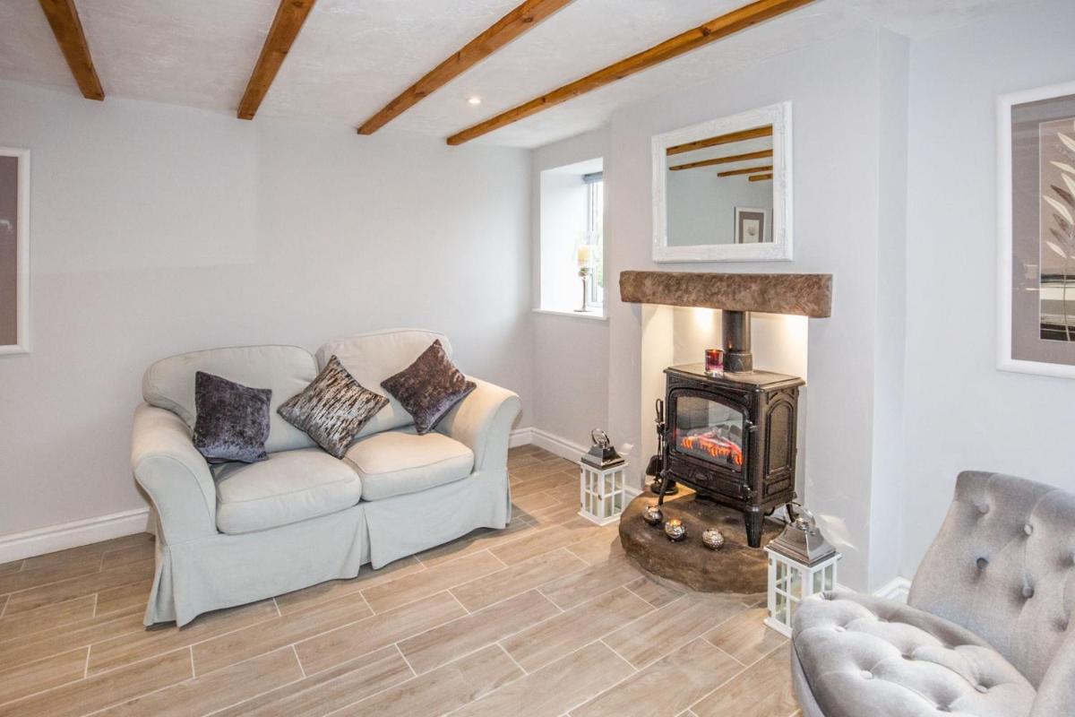 Snowdrop Cottage nr Alton Towers & Peak District, Sleeps 4+2 - Housity
