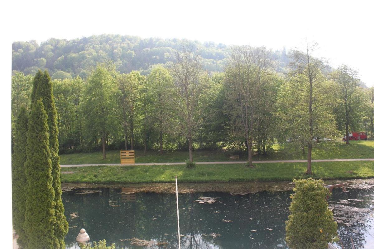 Cafe Altmühl, Ferienwohnungen Gästehaus Krimhilde direkt am Wasser - Housity