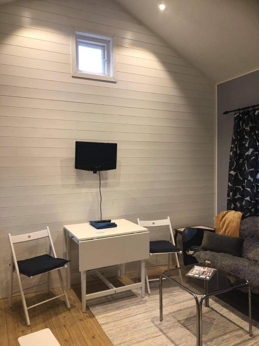 Strandnära Stuga Vänersnäs - Housity