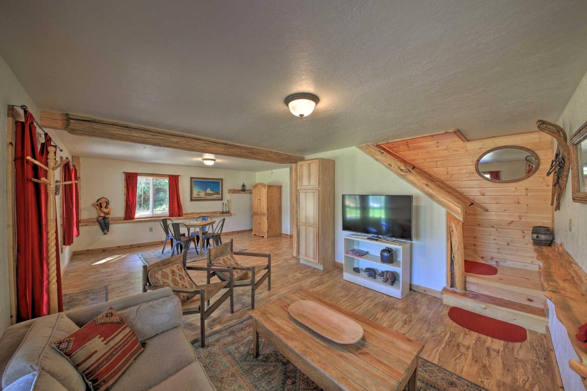 Scenic Riverfront Retreat with Hot Tub and Kayaks! - Housity