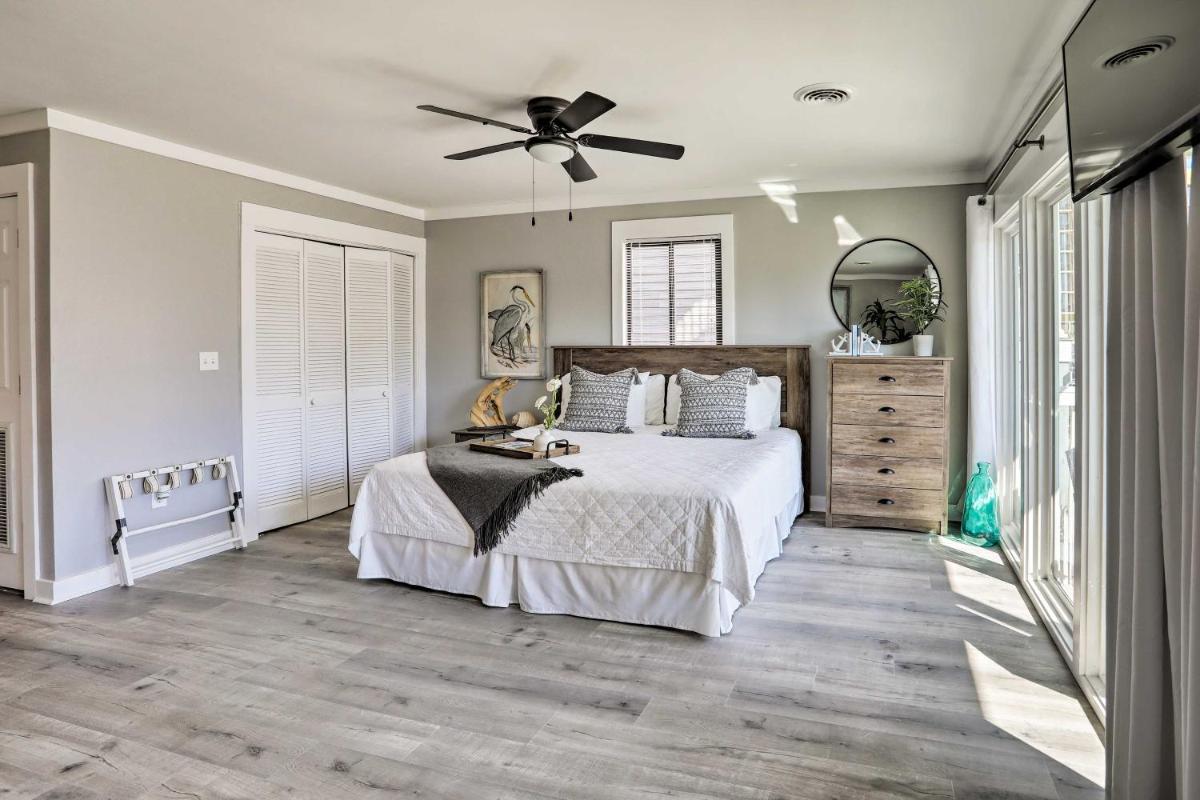 Walk to Surfside Beach Studio with Covered Balcony - Housity