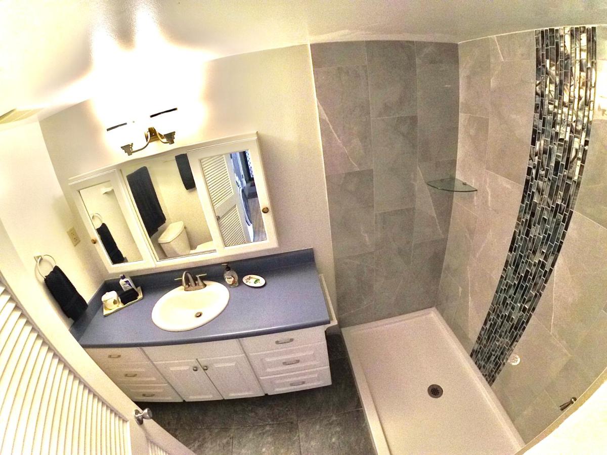 Enjoy the sunset at OCEAN FRONT 1BR Apartment - pool on site! - Housity