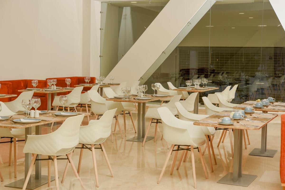 Hotel Dorado Plaza Alto Prado - Housity