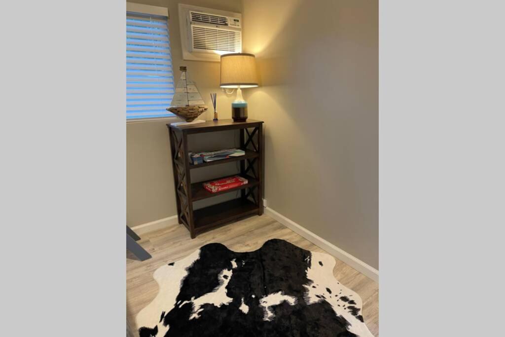 Spacious 2 BR Beach House with King Suite - Housity