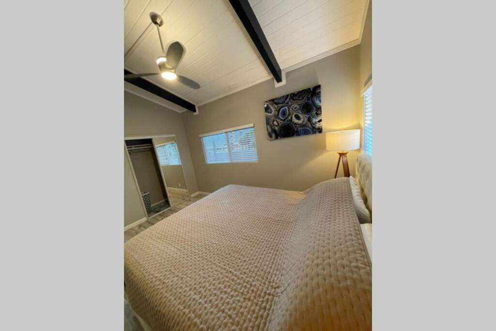 Spacious 2 BR Beach House with King Suite - Housity