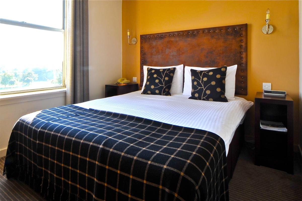 Eight Acres Hotel - Housity