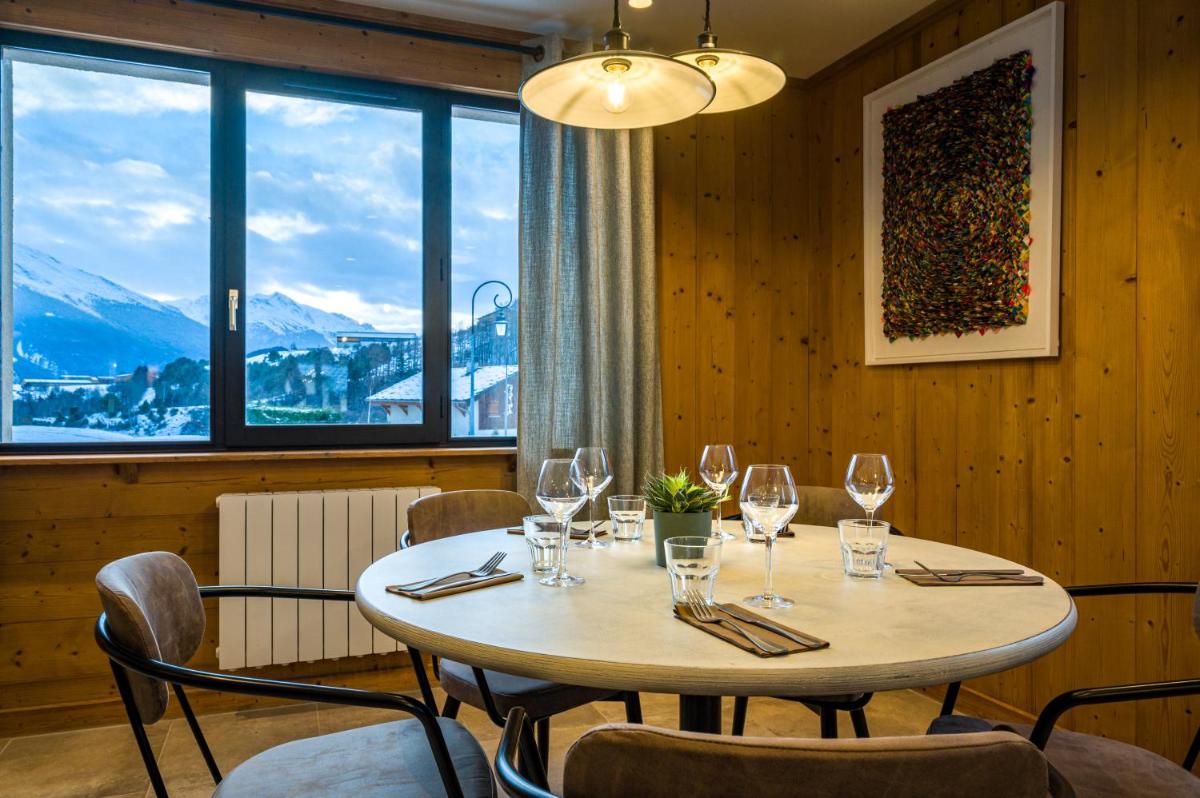 Vue générale sur la montagne ou vue sur la montagne depuis l'hôtel