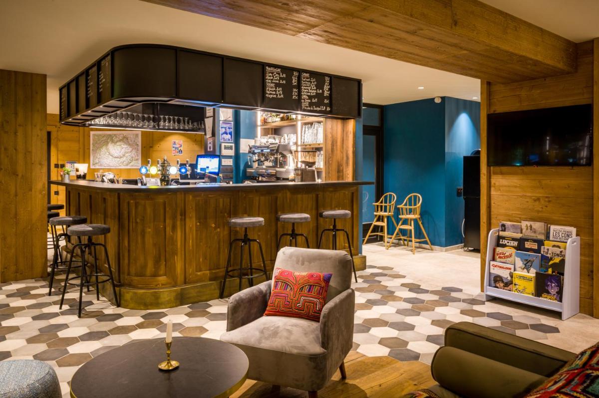 Salon ou bar de l'établissement L'Outa Hotel Restaurant