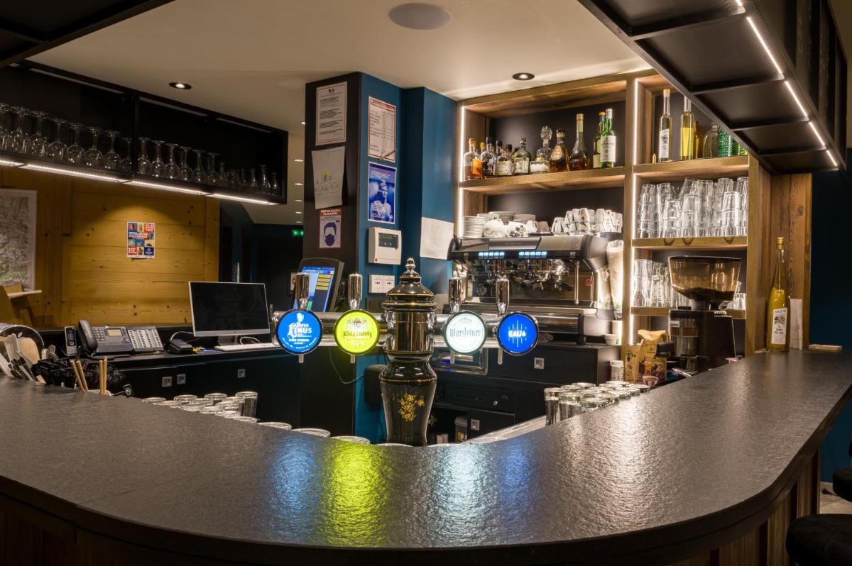Salon ou bar de l'établissement L'Outa Hotel Restaurant