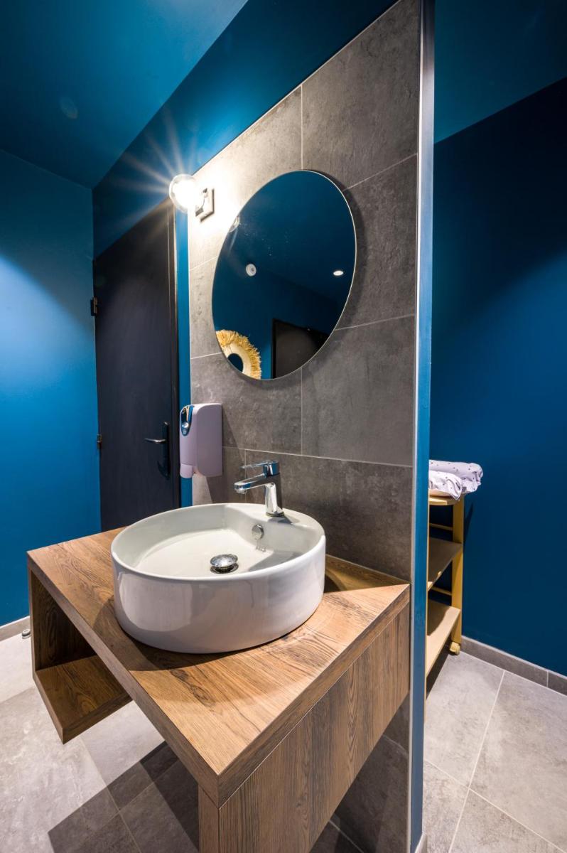 Salle de bains dans l'établissement L'Outa Hotel Restaurant