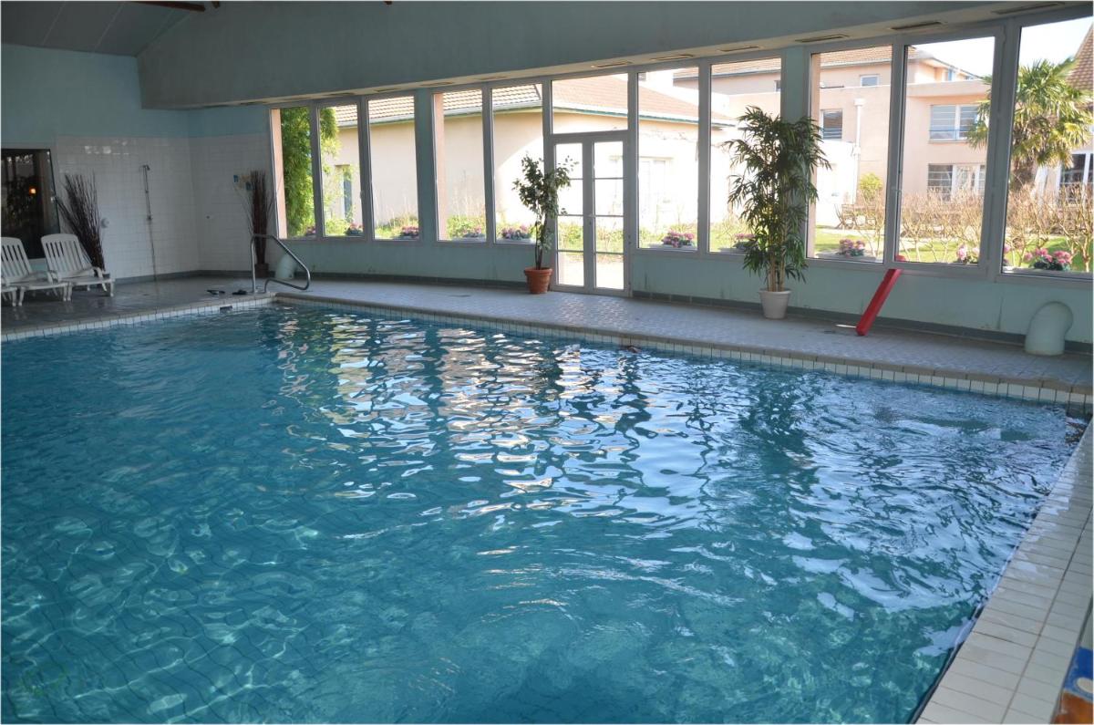 Piscine de l'établissement Espace Leonard De Vinci ou située à proximité