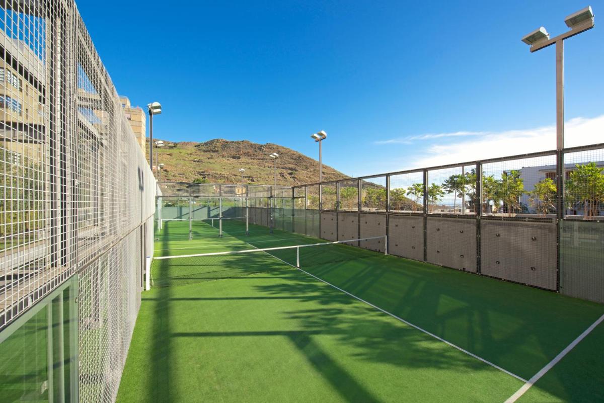 Instalaciones para jugar a tenis o squash en Iberostar Heritage Grand Mencey o alrededores