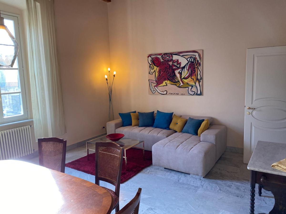 Renovated apartment with 3 bedrooms in an historic palazzo between port and old town - Housity