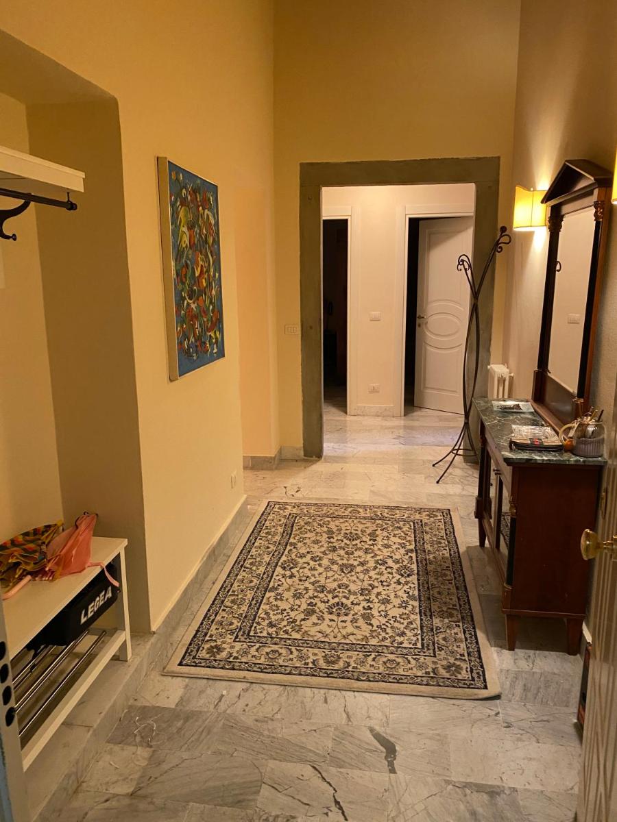 Renovated apartment with 3 bedrooms in an historic palazzo between port and old town - Housity