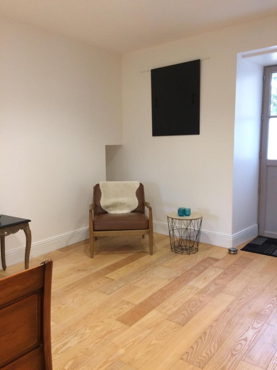 Chambre indépendante au Manoir de la Célinais côté cour - Housity