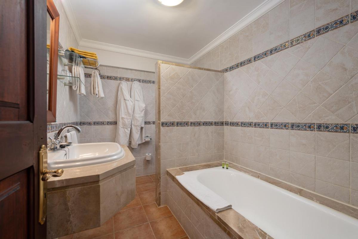 Un baño de Monnaber Nou Finca Hotel & Spa