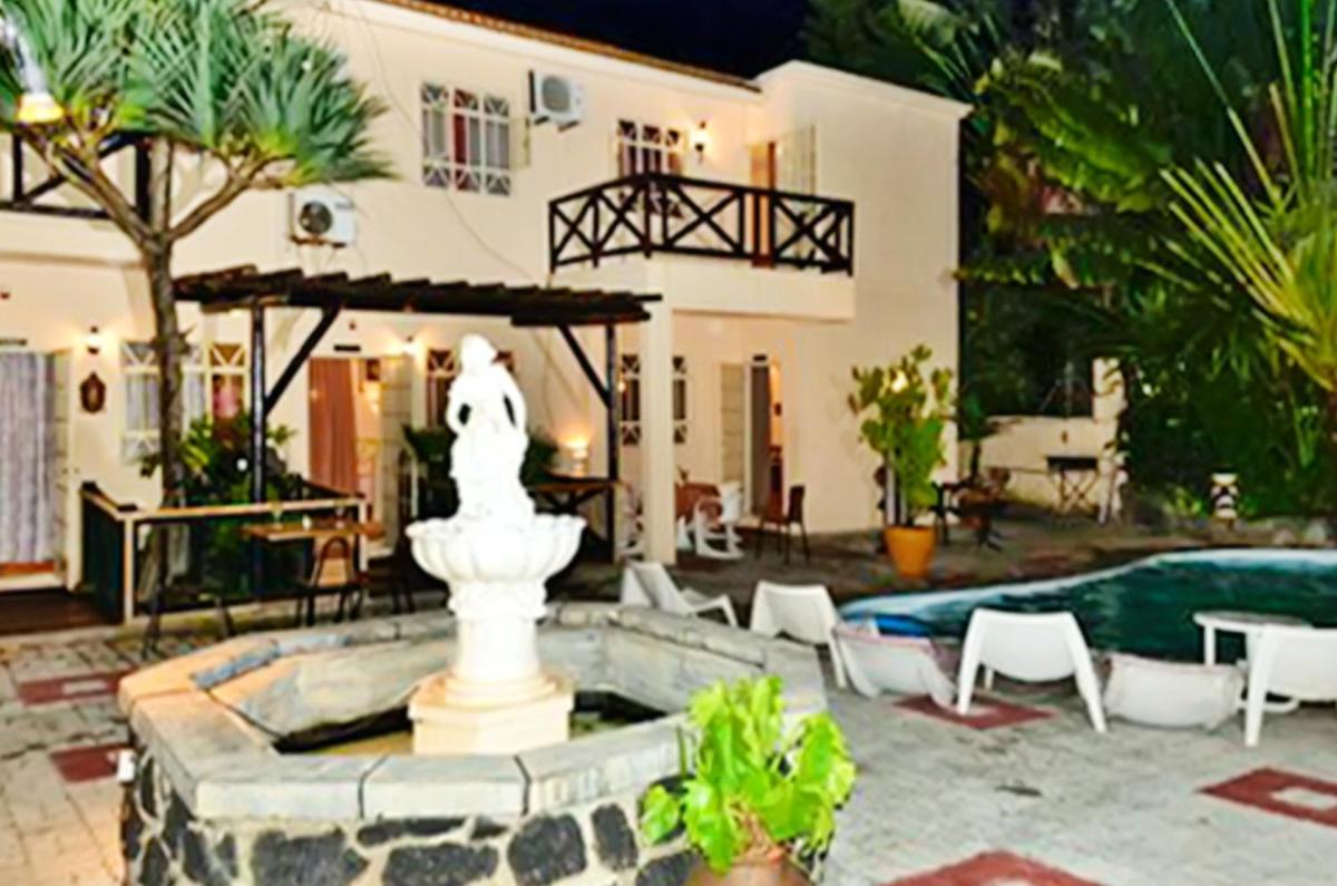 3 bedrooms appartement with shared pool furnished terrace and wifi at Grand Baie 1 km away from the beach - Housity