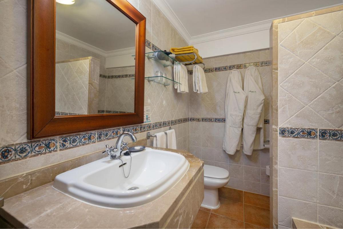 Un baño de Monnaber Nou Finca Hotel & Spa