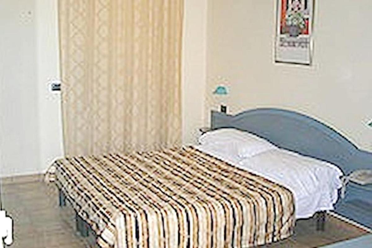 Suitetrails - One bedroom appartement with shared pool at Rossano