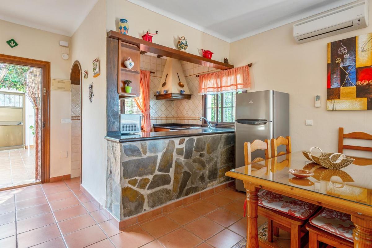 Charming house with sea view, Nerja and private pool - Housity