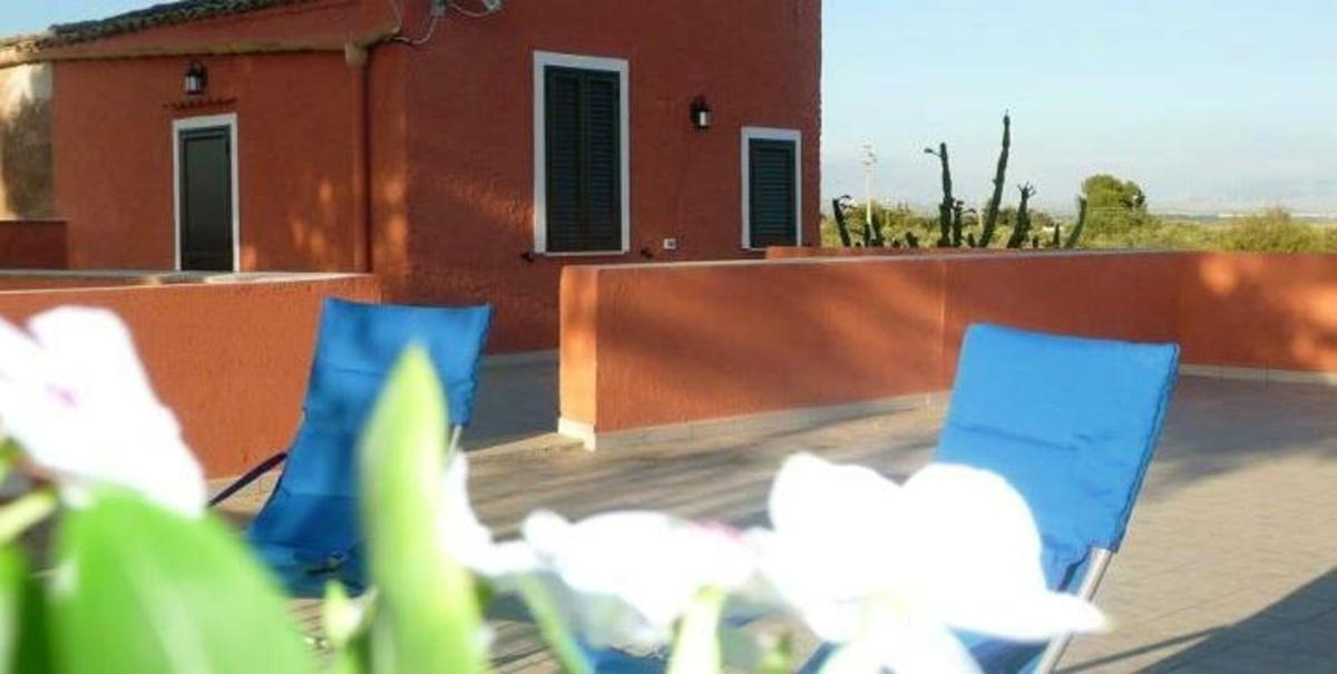 Spacious House in Marinella di Selinunte with Terrace - Housity