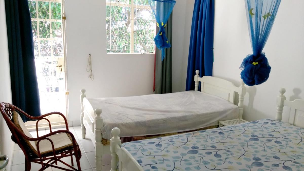 Suitetrails - 3 bedrooms house with shared pool enclosed garden and wifi at Trou aux Biches