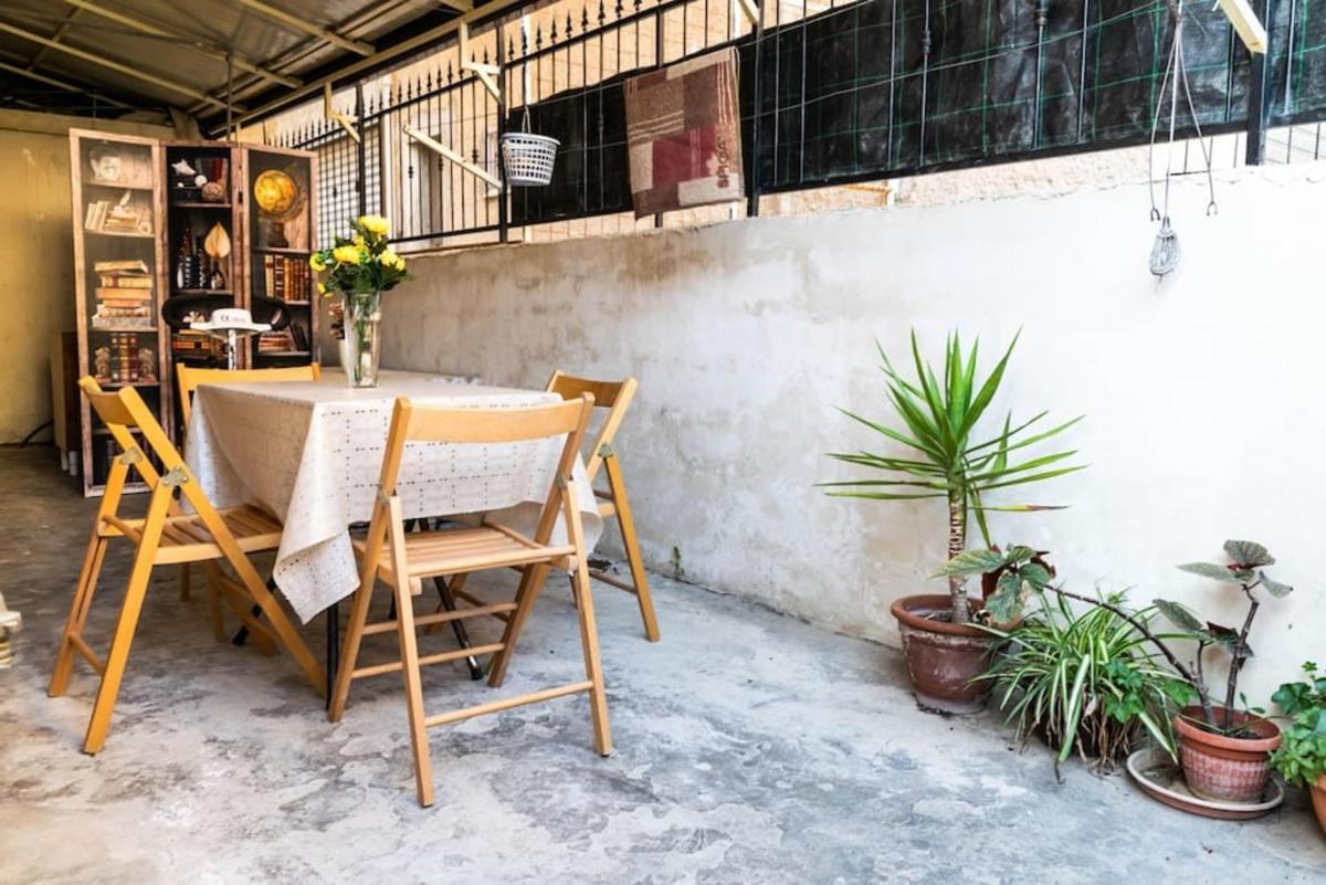 One bedroom appartement with furnished terrace and wifi at Favara 8 km away from the beach - Housity