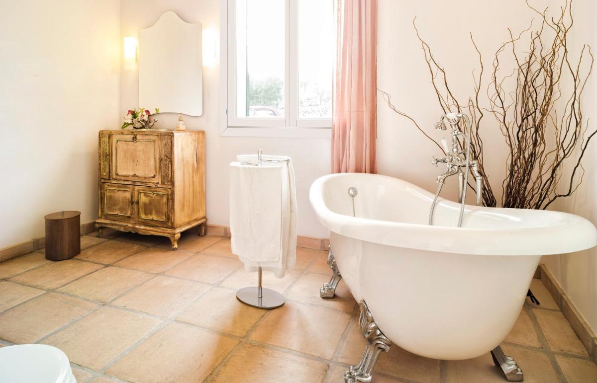 Spacious villa in Sant Llorenc 230 m² private pool sea view - Housity