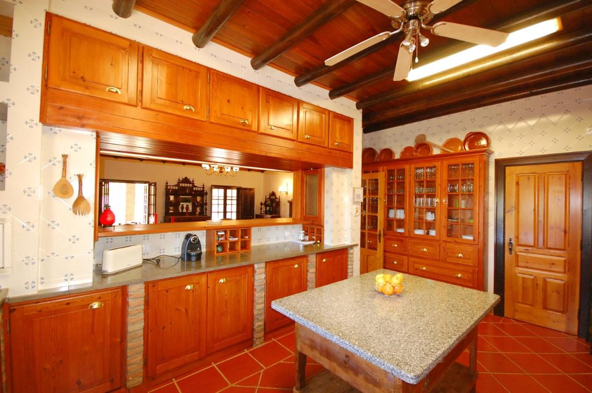 Rustic Villa Tavira with Mountain Views and Pool - Housity