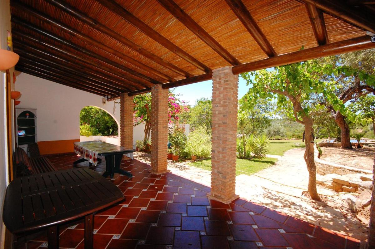 Rustic Villa Tavira with Mountain Views and Pool - Housity