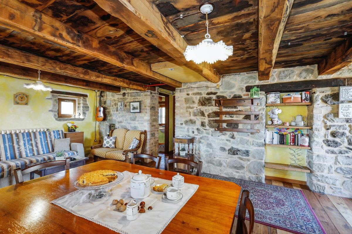 2 bedrooms chalet with jacuzzi and furnished garden at Meschia - Housity