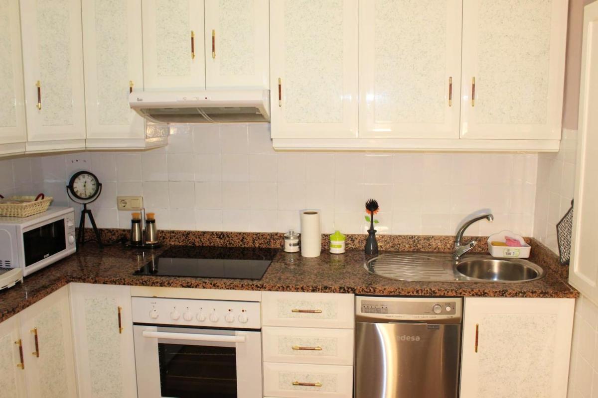 Charming House in Villanueva de los Infantes with Enclosed Garden - Housity
