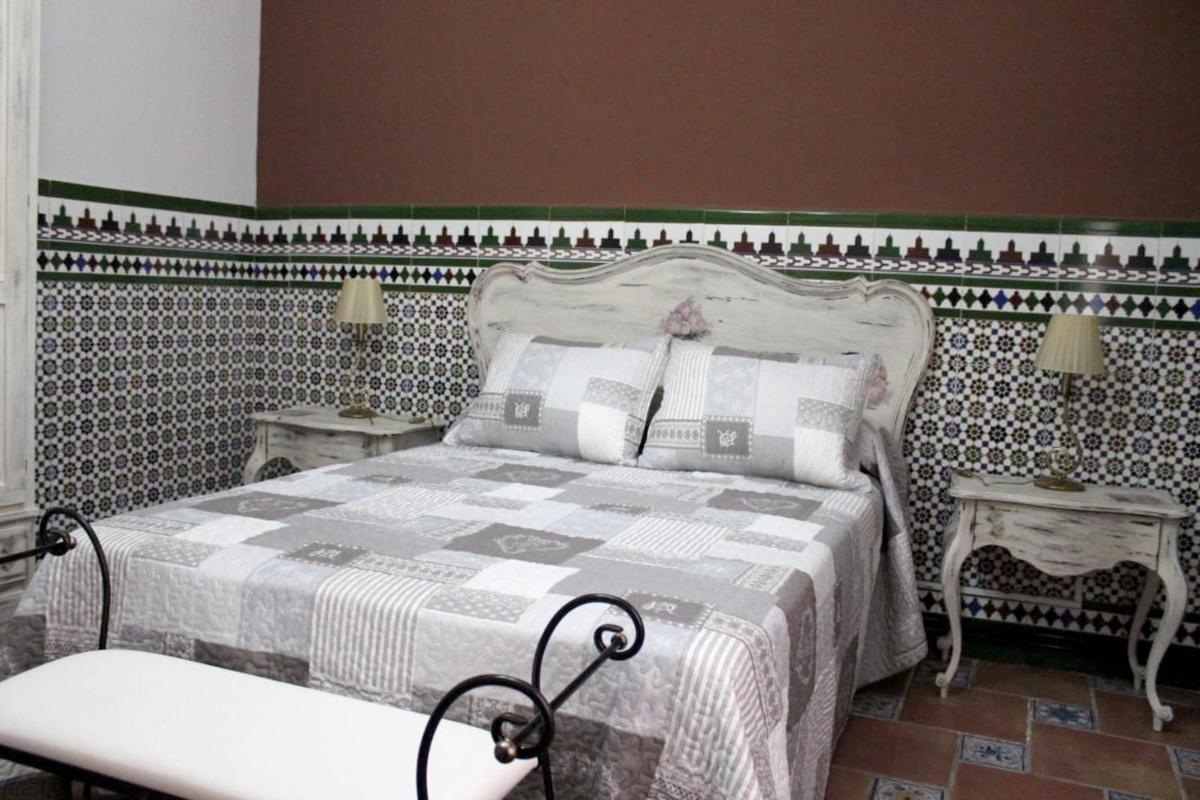 Charming House in Villanueva de los Infantes with Enclosed Garden - Housity