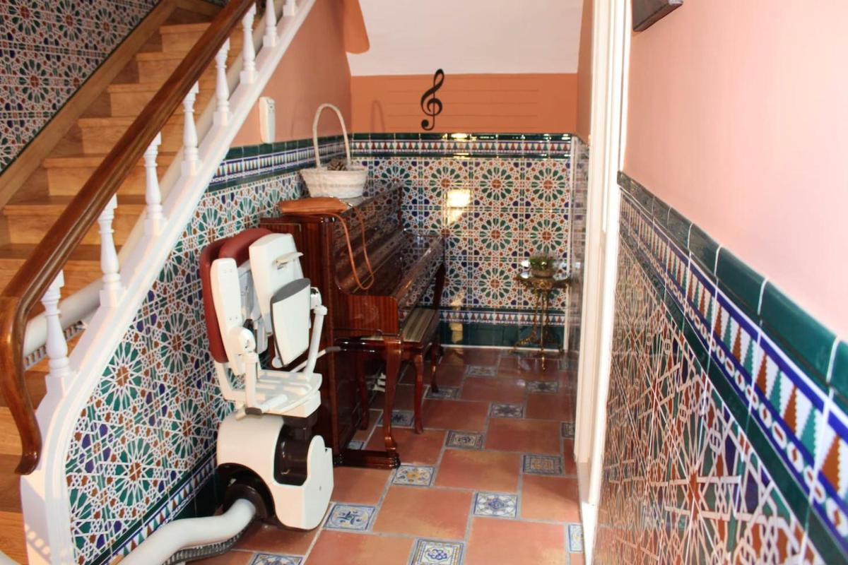 Charming House in Villanueva de los Infantes with Enclosed Garden - Housity