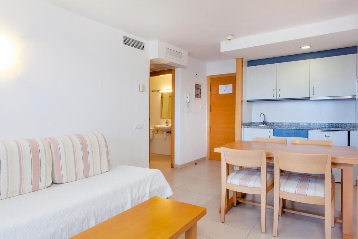 Apartamentos Mar y Playa - Housity