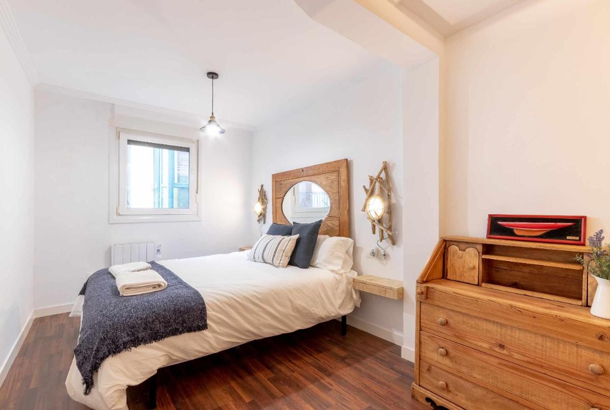 Apartamento KUIA con balcón en el Casco Viejo de Bermeo - Housity