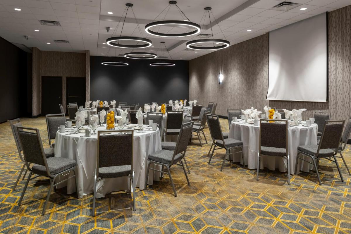 Holiday Inn Boston - Dedham Hotel & Conference Center, an IHG Hotel - Housity