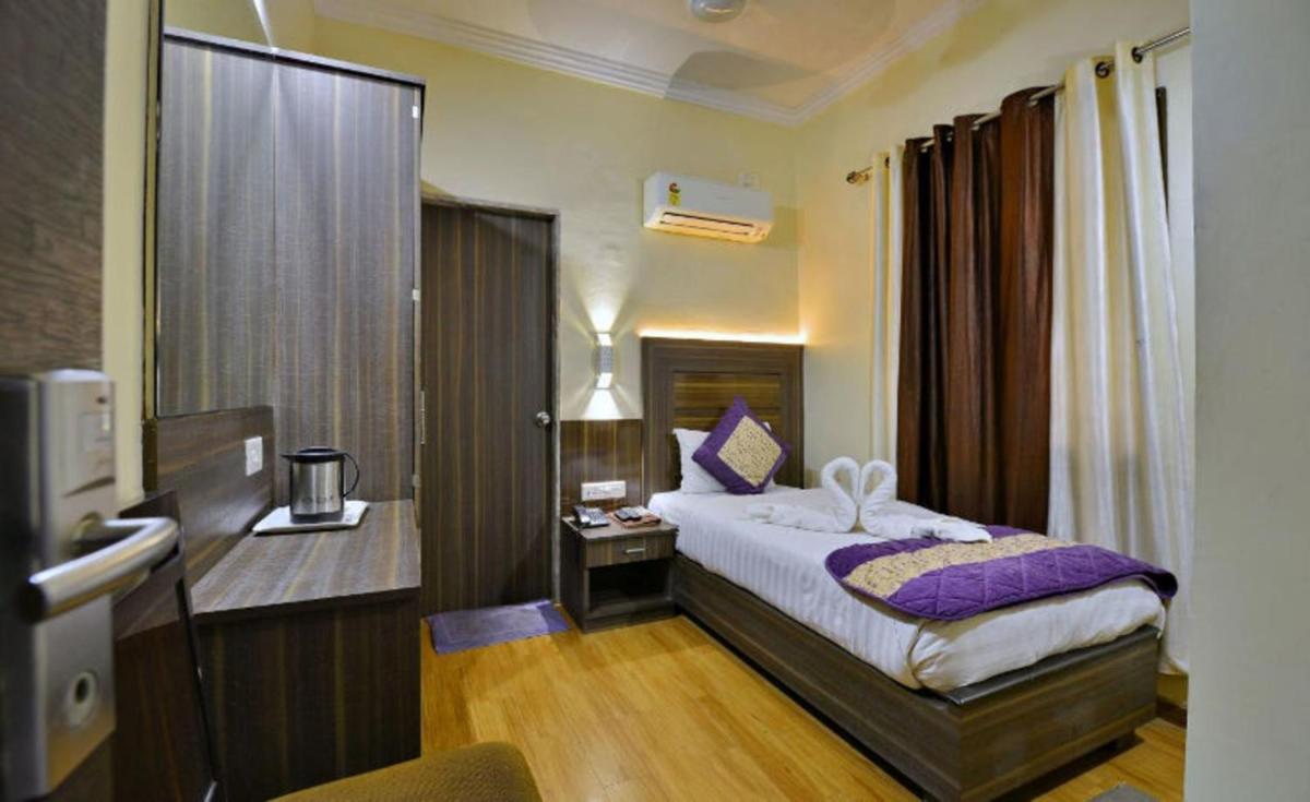 Hotel Samrat - Housity