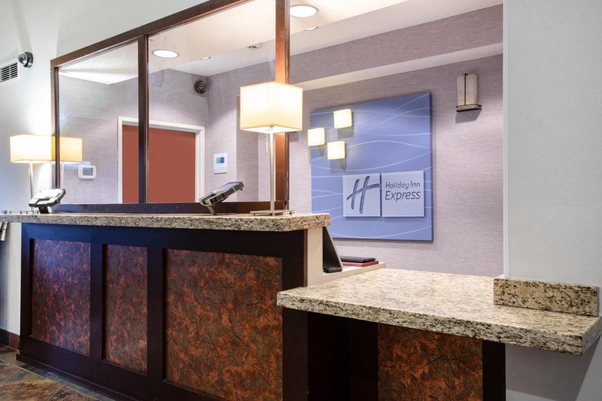 Holiday Inn Express Hotel & Suites Littleton by IHG - Housity