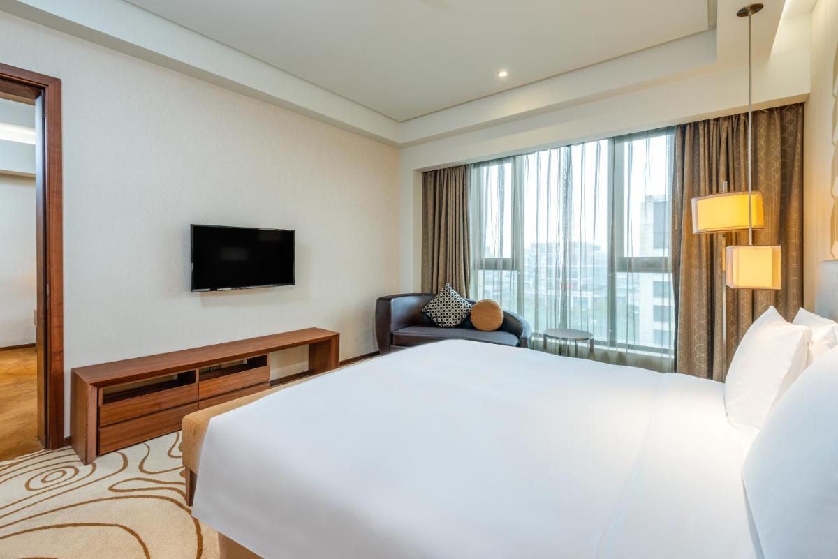 Holiday Inn Shanghai Hongqiao, an IHG Hotel - Housity