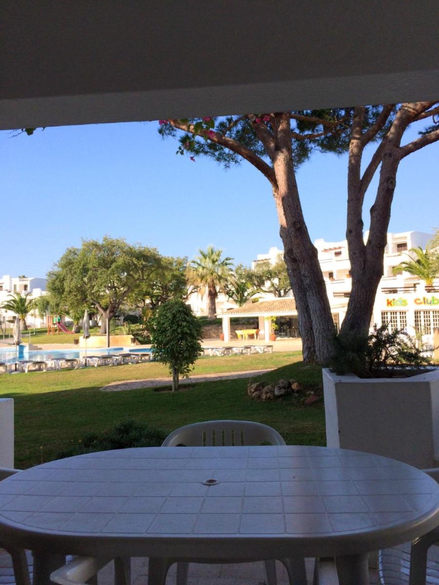 Spacious apartment in Olhos de Agua 130 m² with pool - Housity