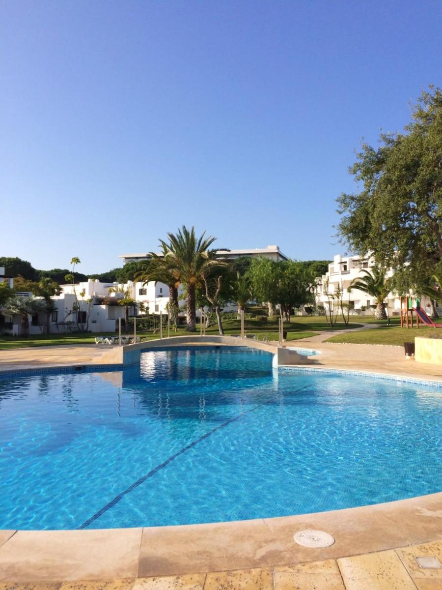 Spacious apartment in Olhos de Agua 130 m² with pool - Housity