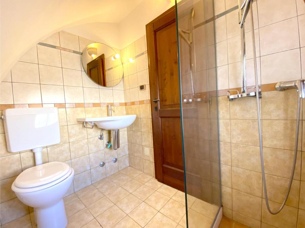 Comfortable House with Fenced Garden - Surano - Fireplace - Housity