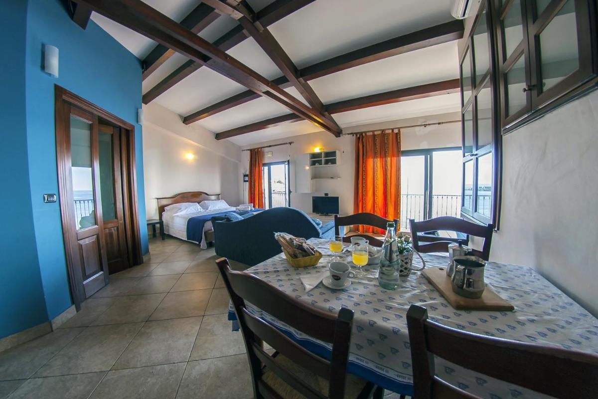 2 bedrooms house at Acireale 10 m away from the beach with sea view balcony and wifi - Housity