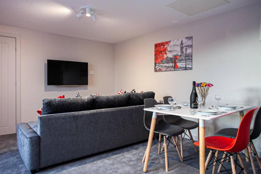 Modern and Comfortable Apartment - sleeps 4 - Housity